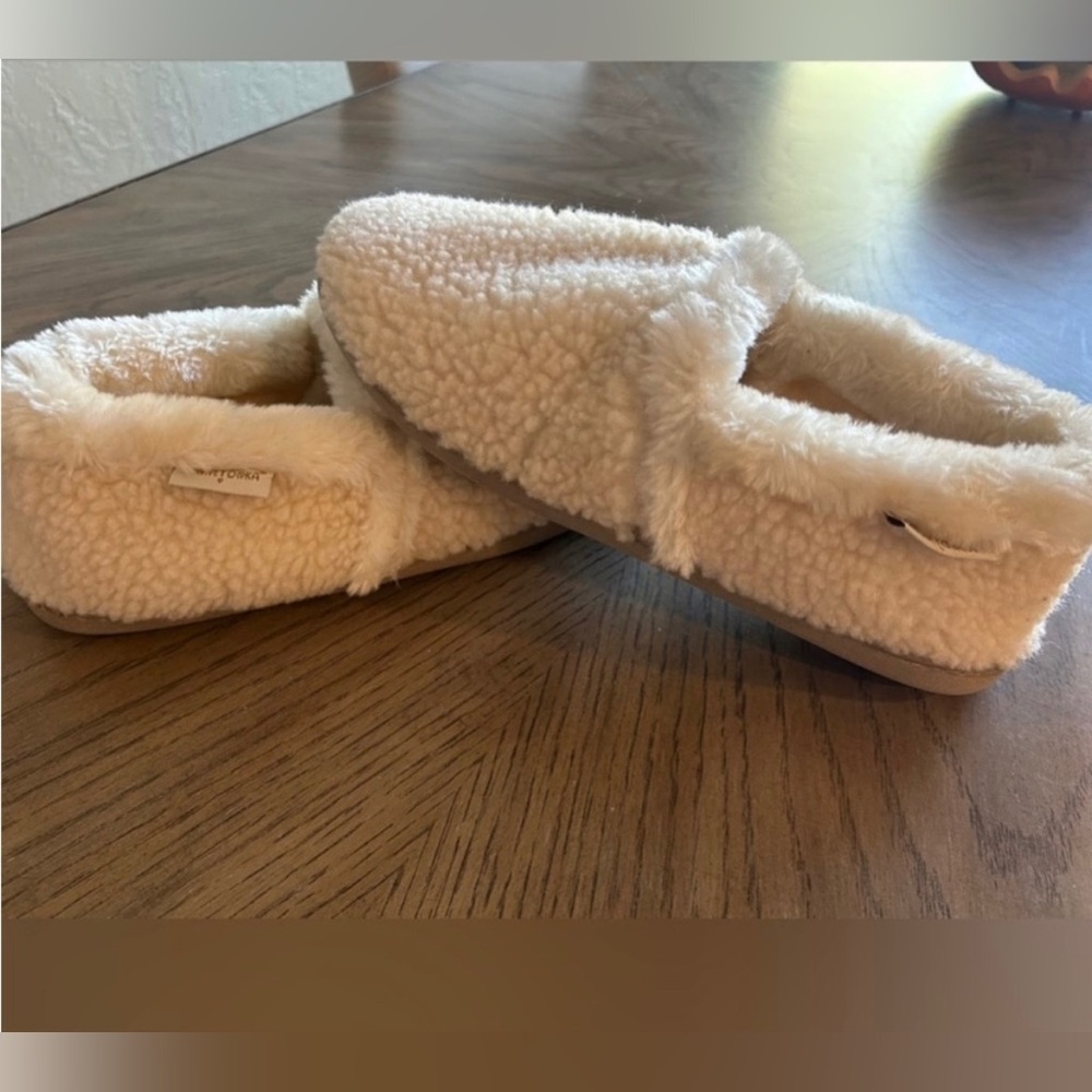 Minnetonka Dina Slippers